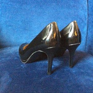 Merona closed toe heels